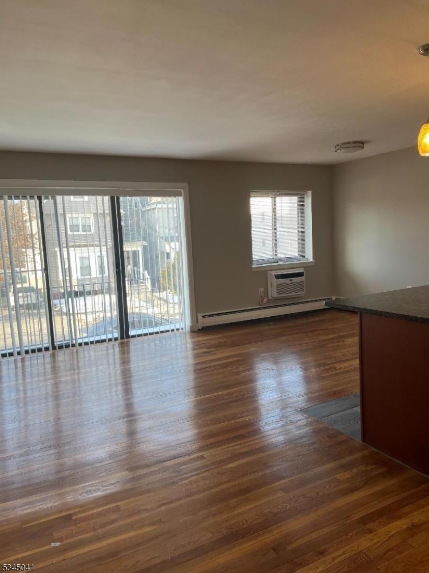 Property Photo:  52 Cottage St 2J  NJ 07079 