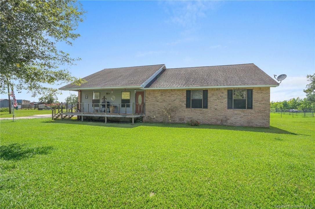 Property Photo: 1928 Yvonne Drive LA 70615