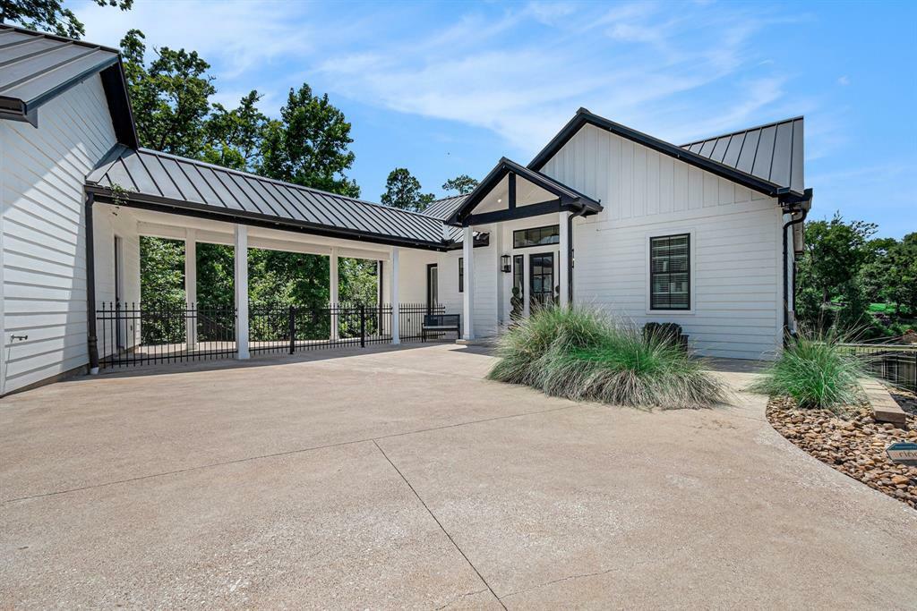 Property Photo: 111 Seagull Path TX 77364
