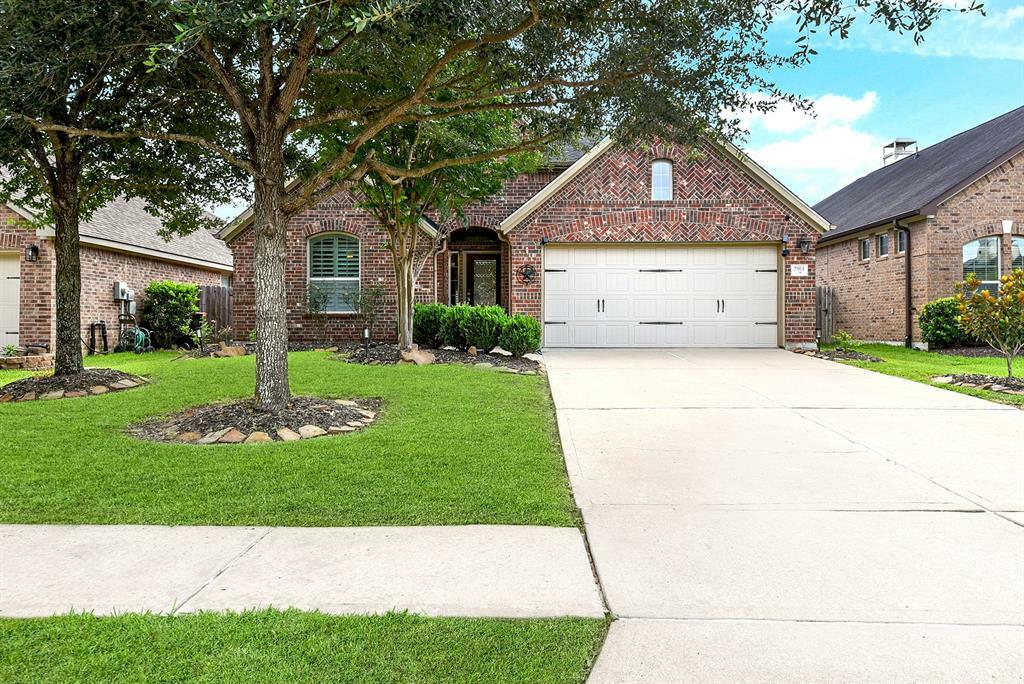 Property Photo: 2911 Fair Chase Drive TX 77494