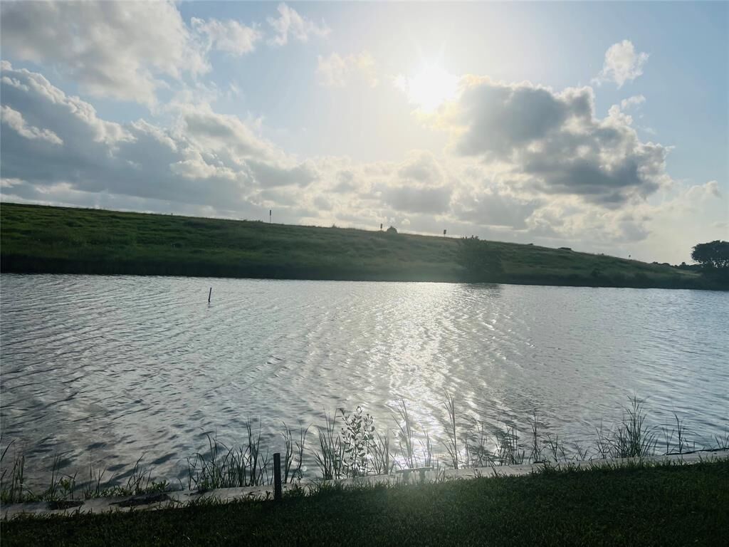 Property Photo: 227 Leeward Way TX 77541