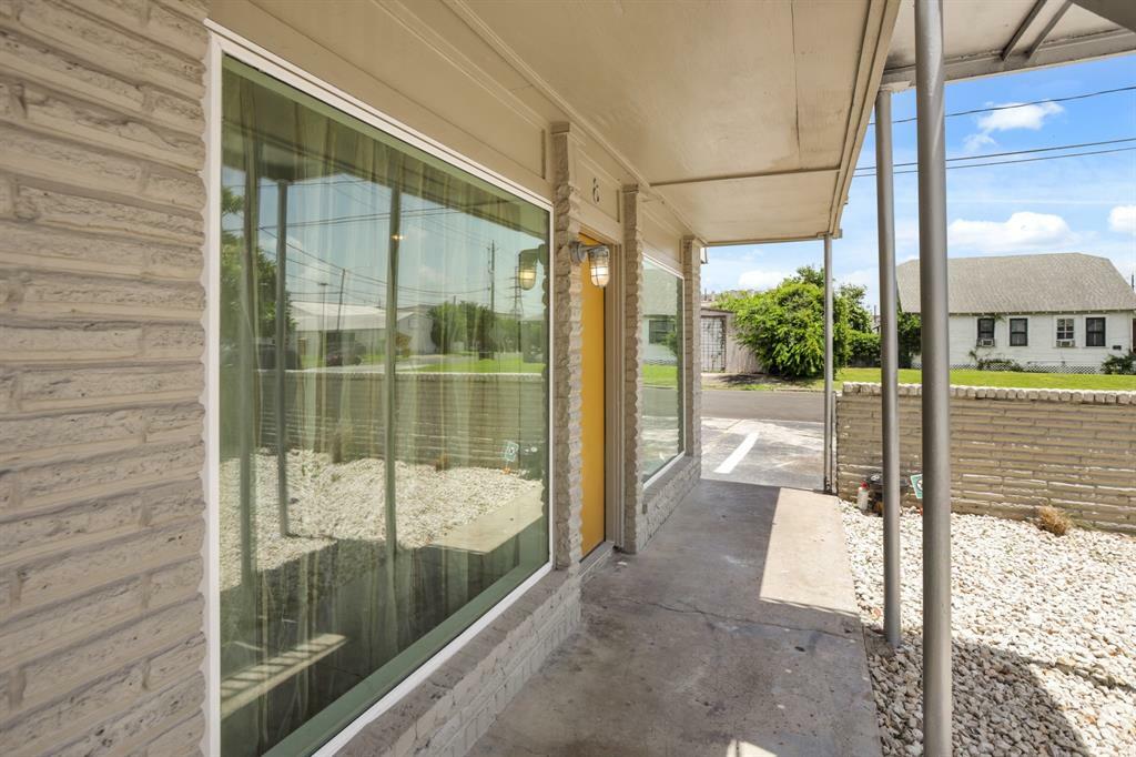 Property Photo: 1408 Hughes Street 11 TX 77023