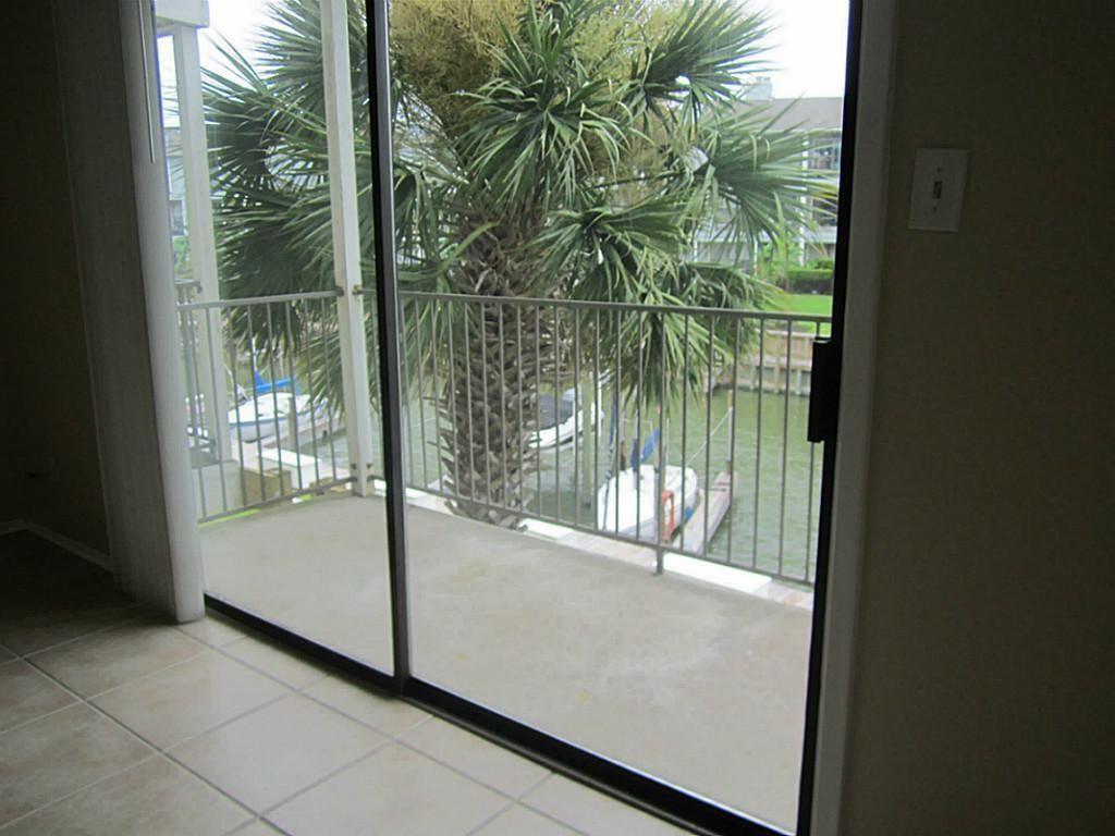 Property Photo: 208 Yacht Club Lane TX 77586