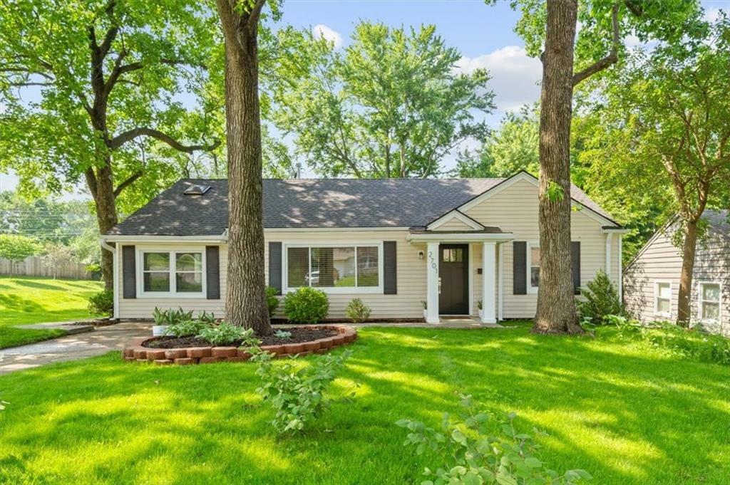 Property Photo:  2701 W 75th Place  KS 66208 