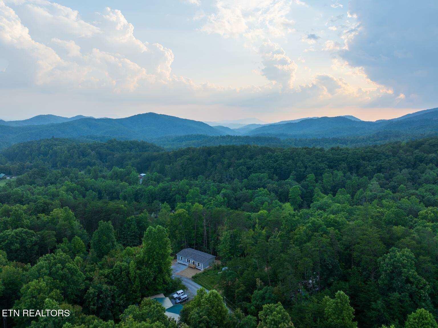 Property Photo:  1527 Black Oak Drive  TN 37876 