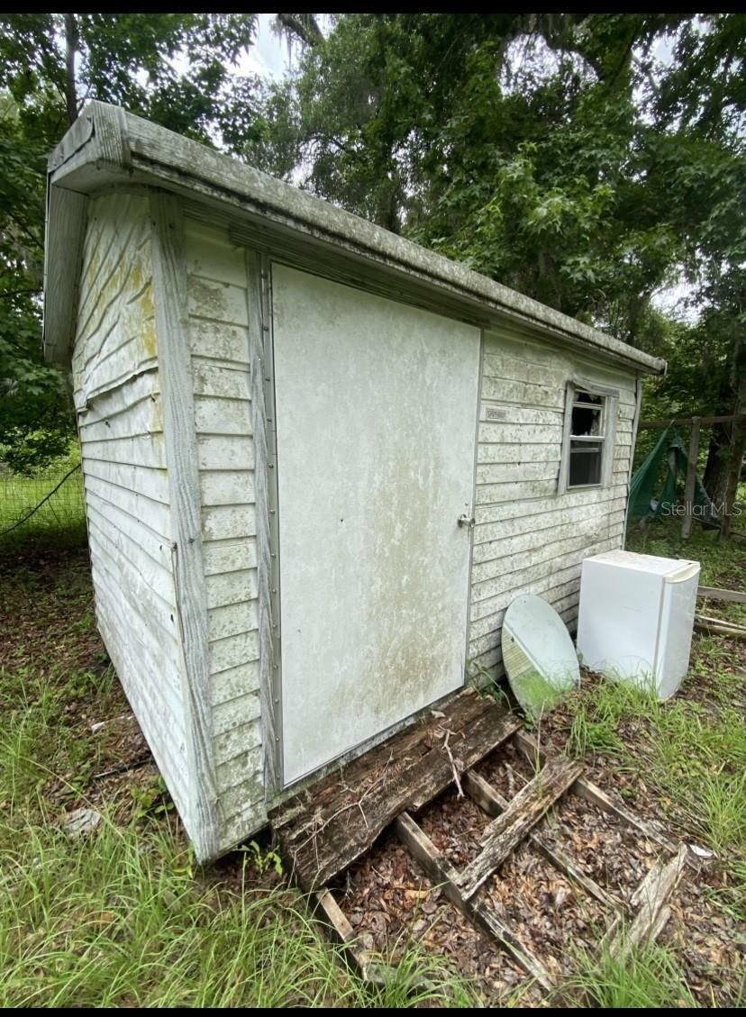 Property Photo: 17154 NE 36th Avenue FL 32113