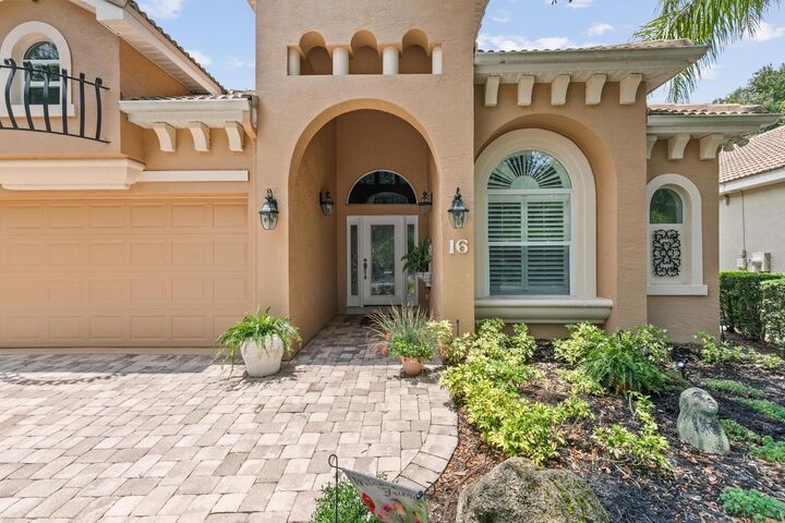 Property Photo:  16 Village View Way  FL 32137 
