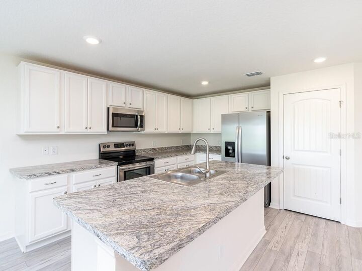Property Photo: 3124 N Chamberlain Boulevard FL 34286