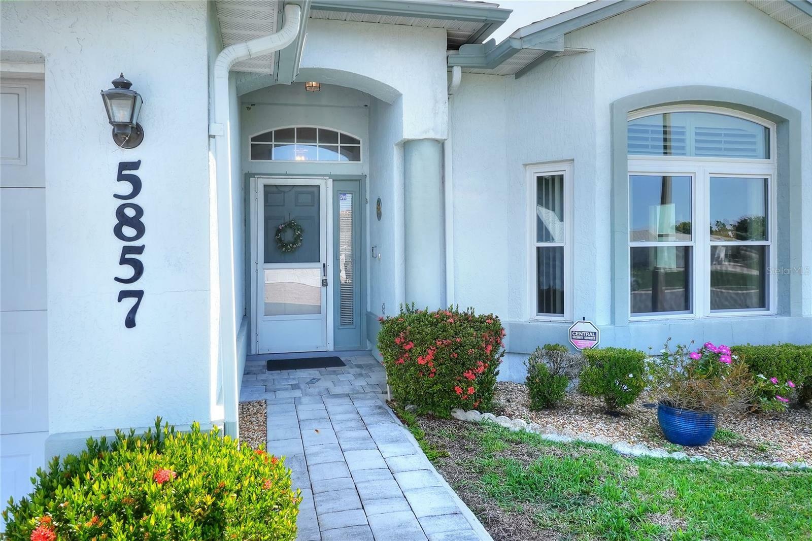 Property Photo: 5857 Macaw Place FL 33809