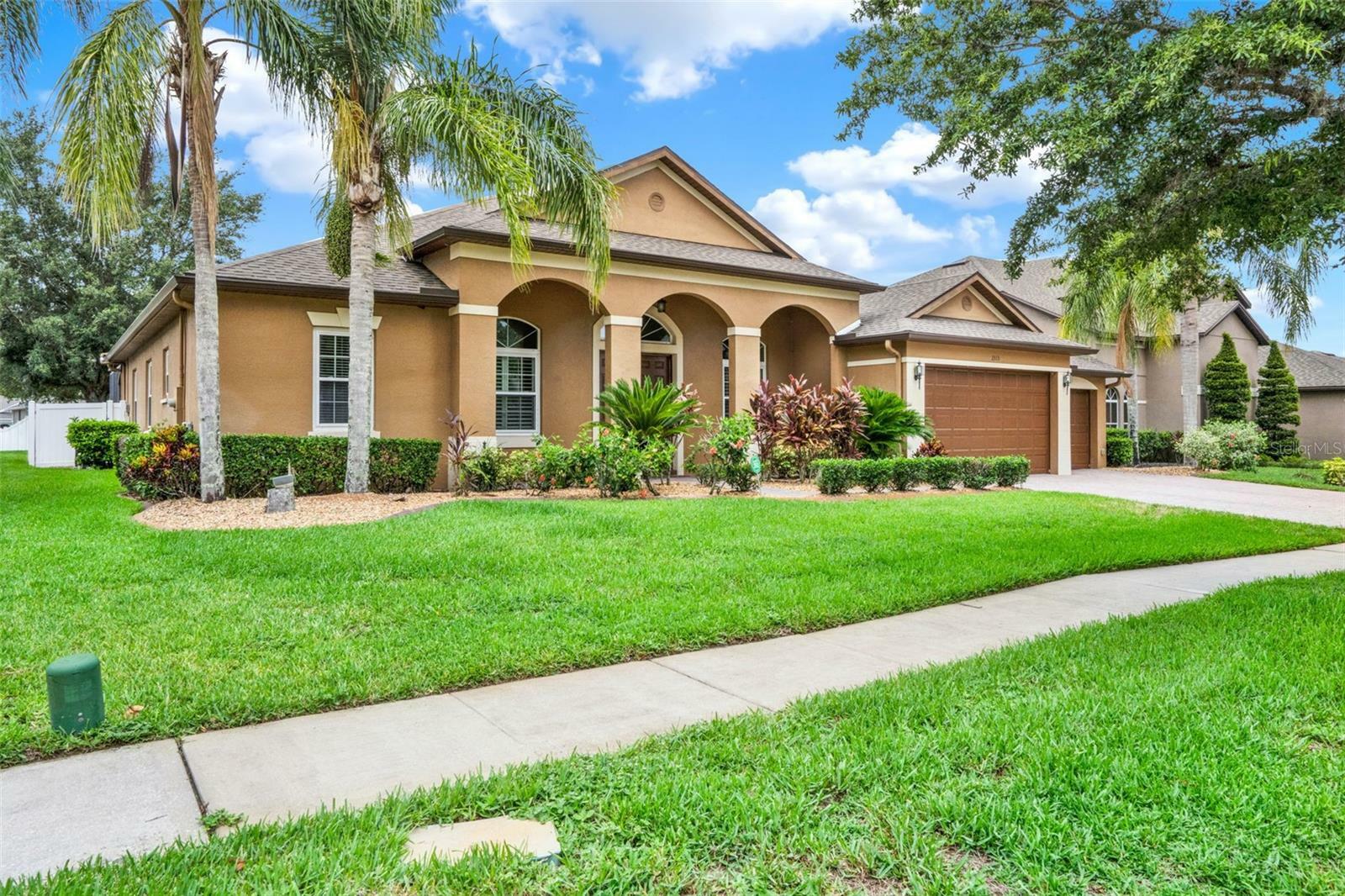Property Photo: 2313 Pesaro Circle FL 34761
