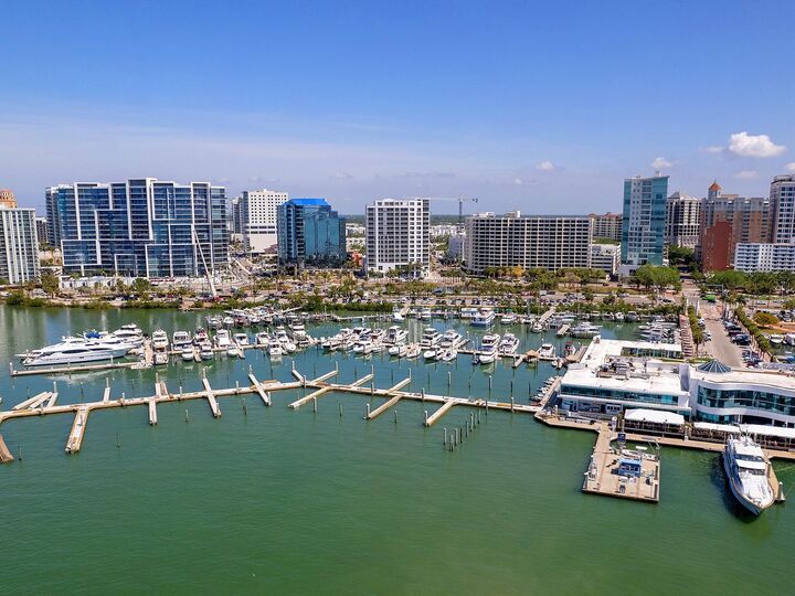 Property Photo: 1233 N Gulfstream Avenue 401 FL 34236