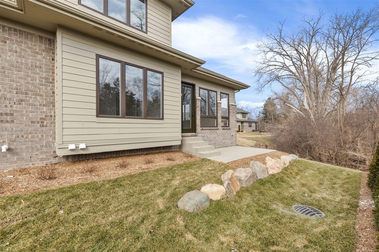 Property Photo: 7475 Gramercy Circle MI 48322
