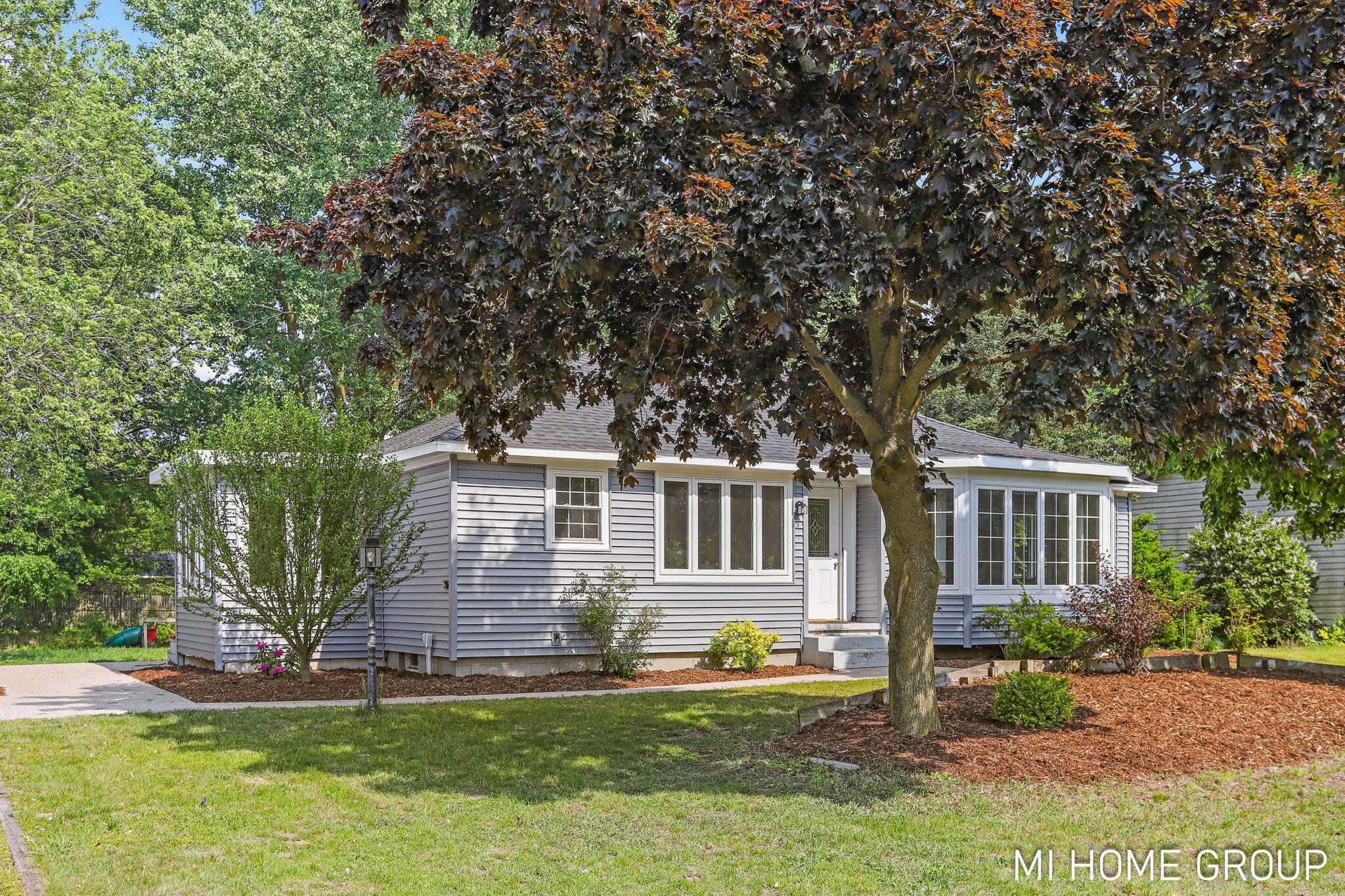 Property Photo: 2494 Ashbourne Drive MI 49424