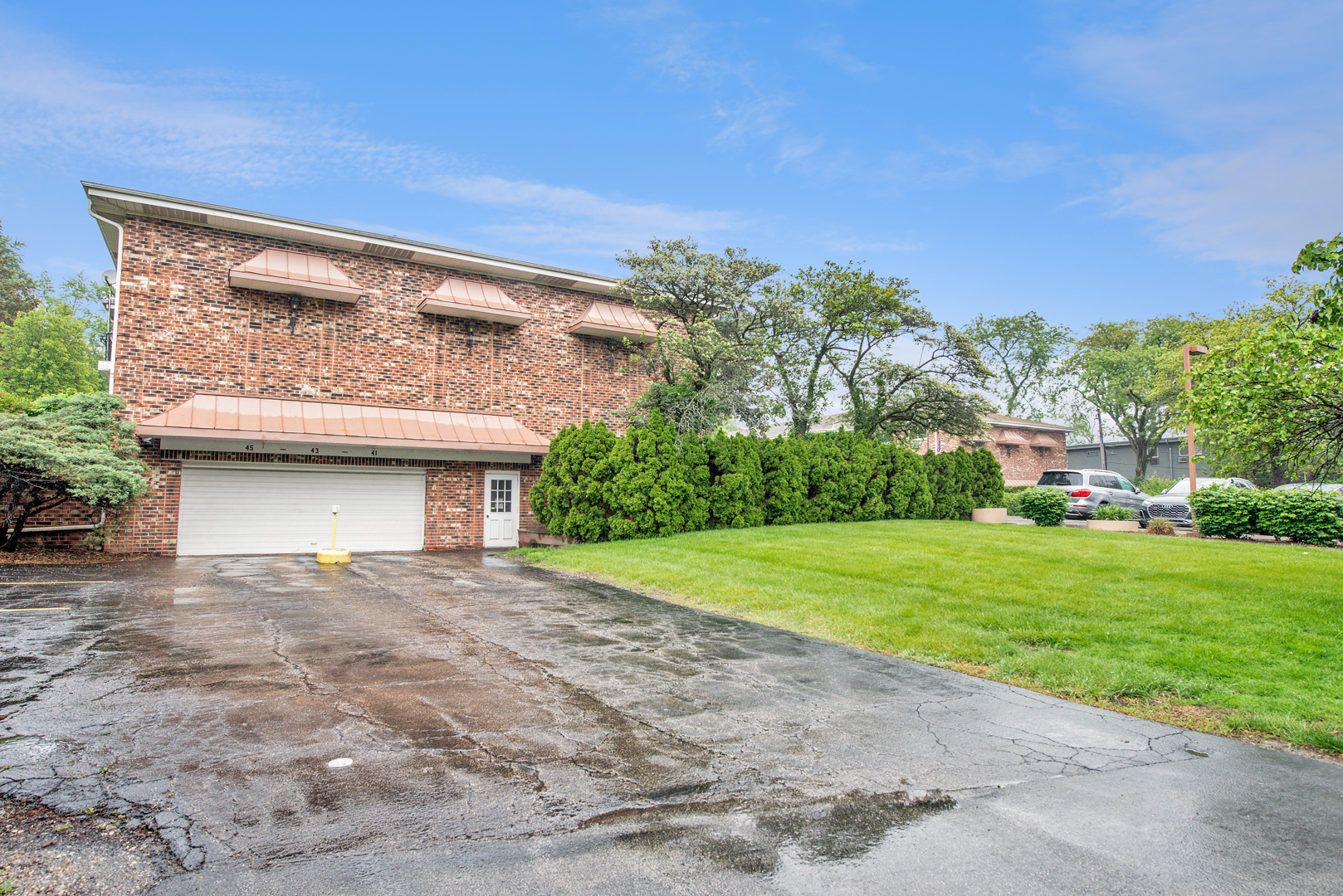 Property Photo: 43 N Main Street 12 IL 60137