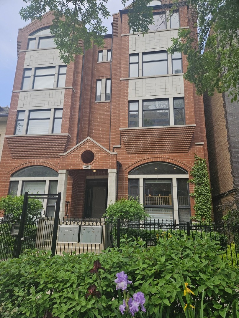 Property Photo: 6022 N Kenmore Avenue 2N IL 60660