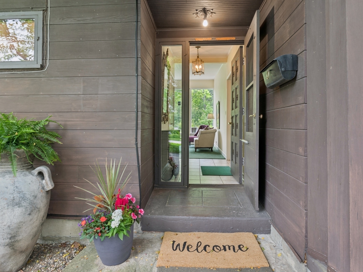 Property Photo: 811 Redwood Lane IL 60025