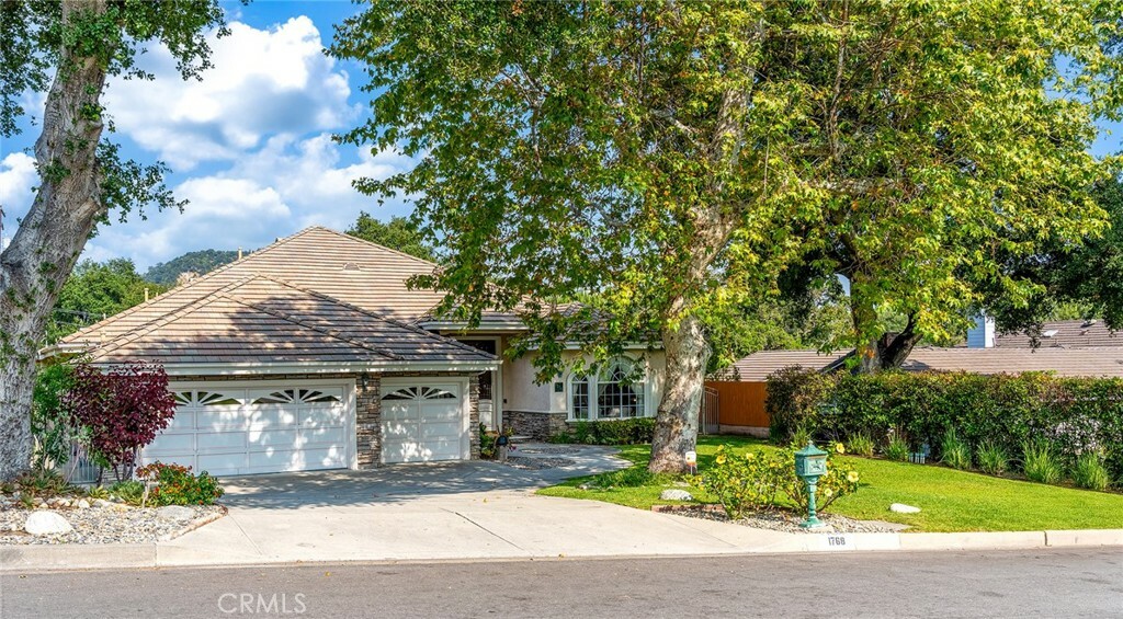 Property Photo: 1768 Oakwood Avenue CA 91006