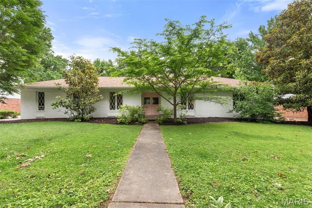 Property Photo:  807 Havenwood Court  MO 63122 