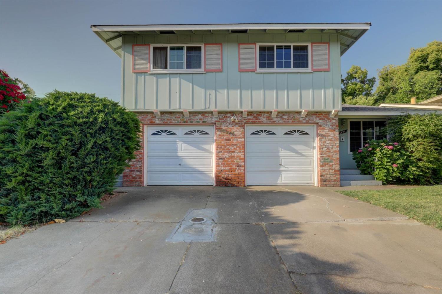Property Photo: 2830 Elvyra Way CA 95821