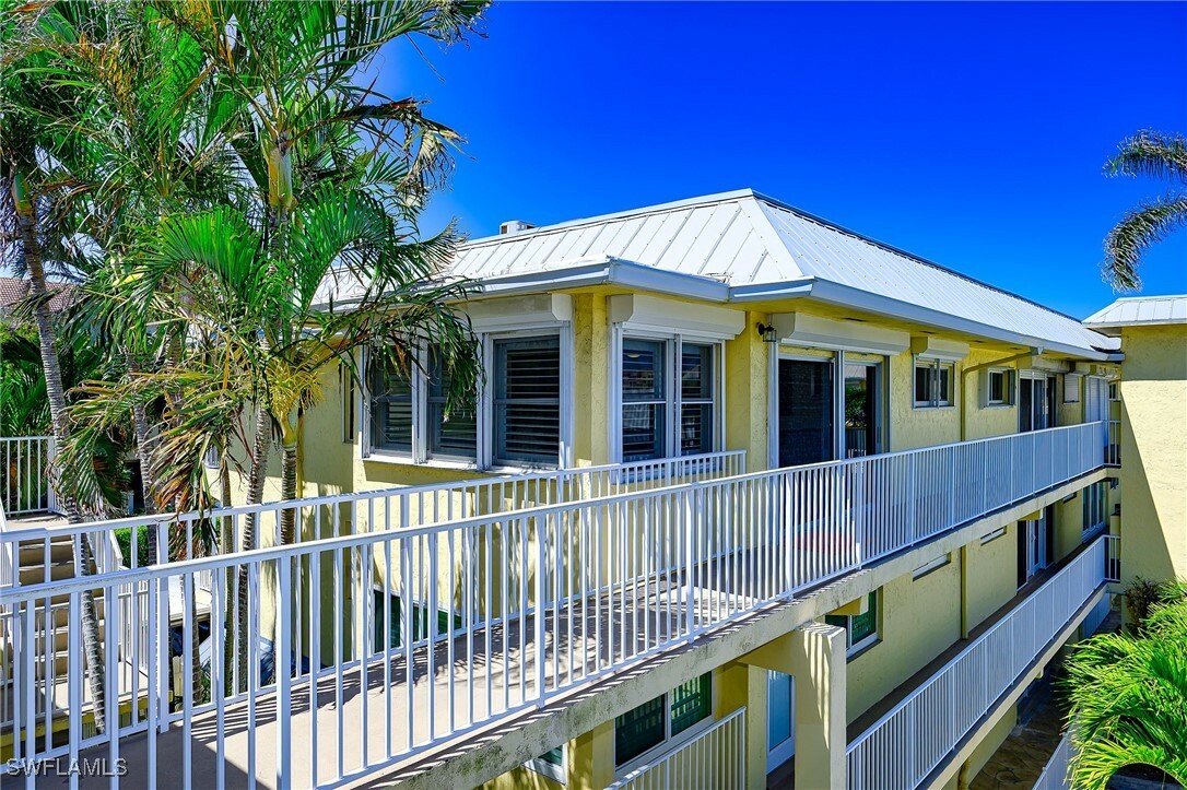 Property Photo: 1100 8th Avenue S 309C FL 34102