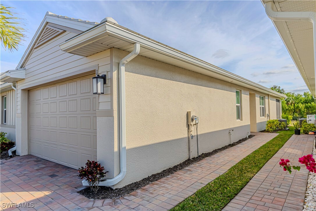 Property Photo: 1050 Enbrook Loop FL 34114