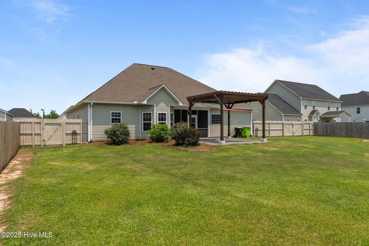 Property Photo:  1006 Kingfish Way  NC 28562 