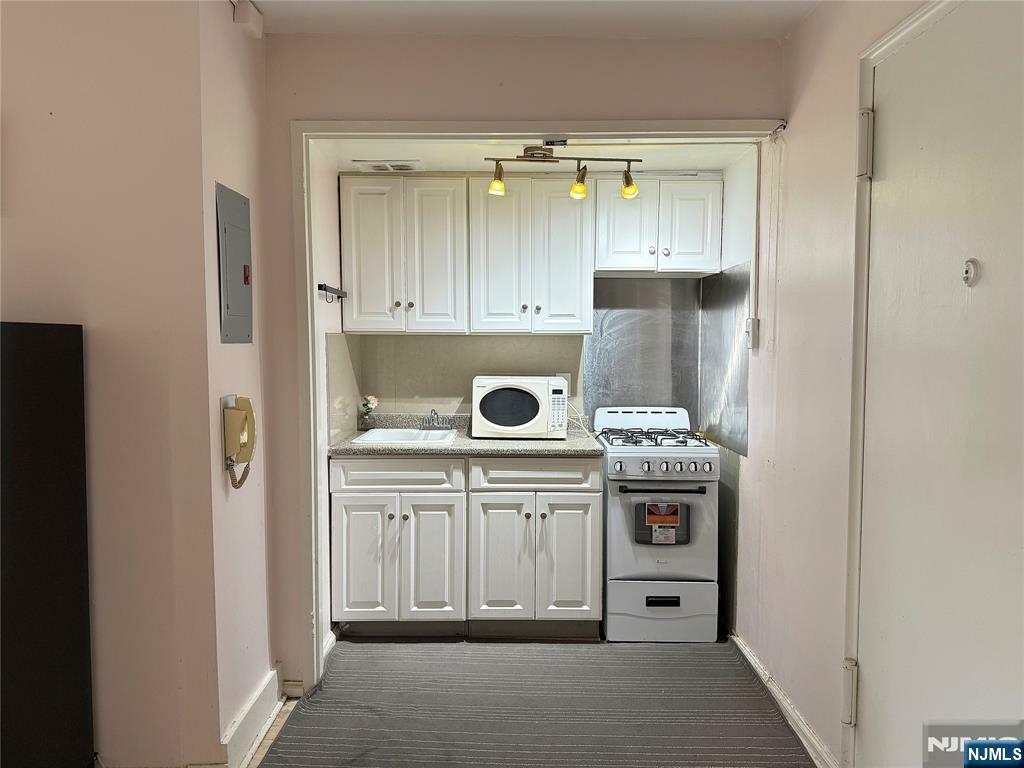 Property Photo: 401 Park Place 2H NJ 07024