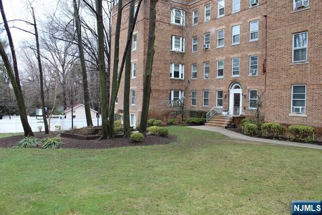 Property Photo:  250 Broad Avenue 4B  NJ 07605 