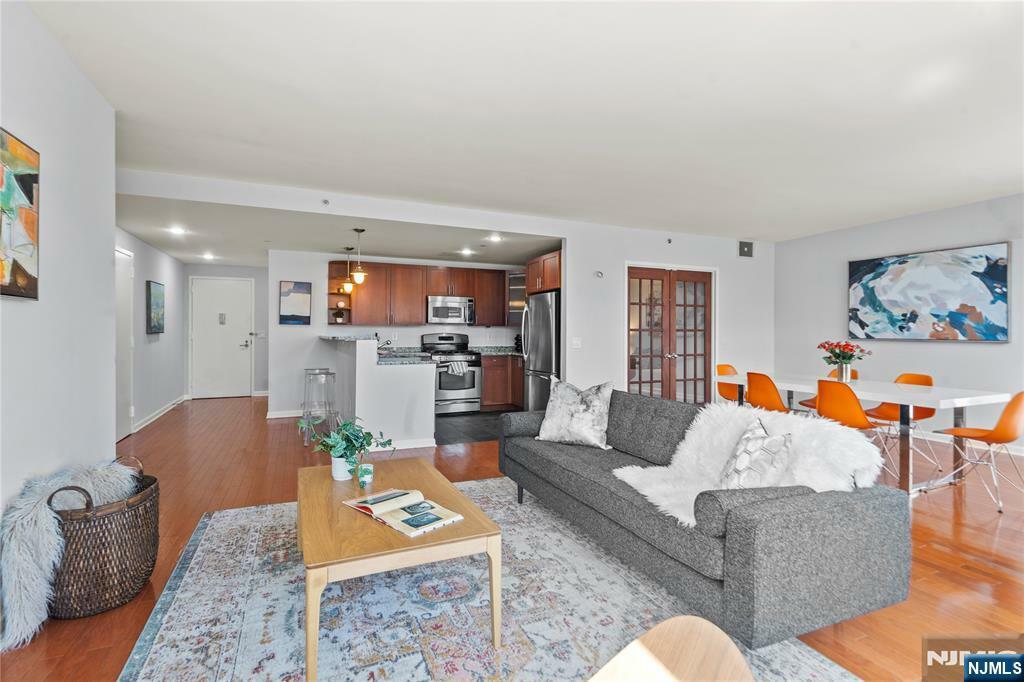 Property Photo:  700 Grove Street 2P  NJ 07310 