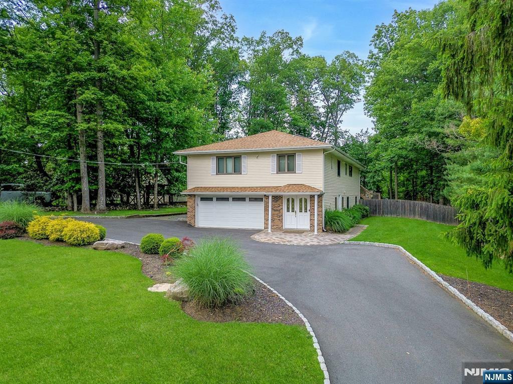 Property Photo:  81 Locust Lane  NJ 07458 