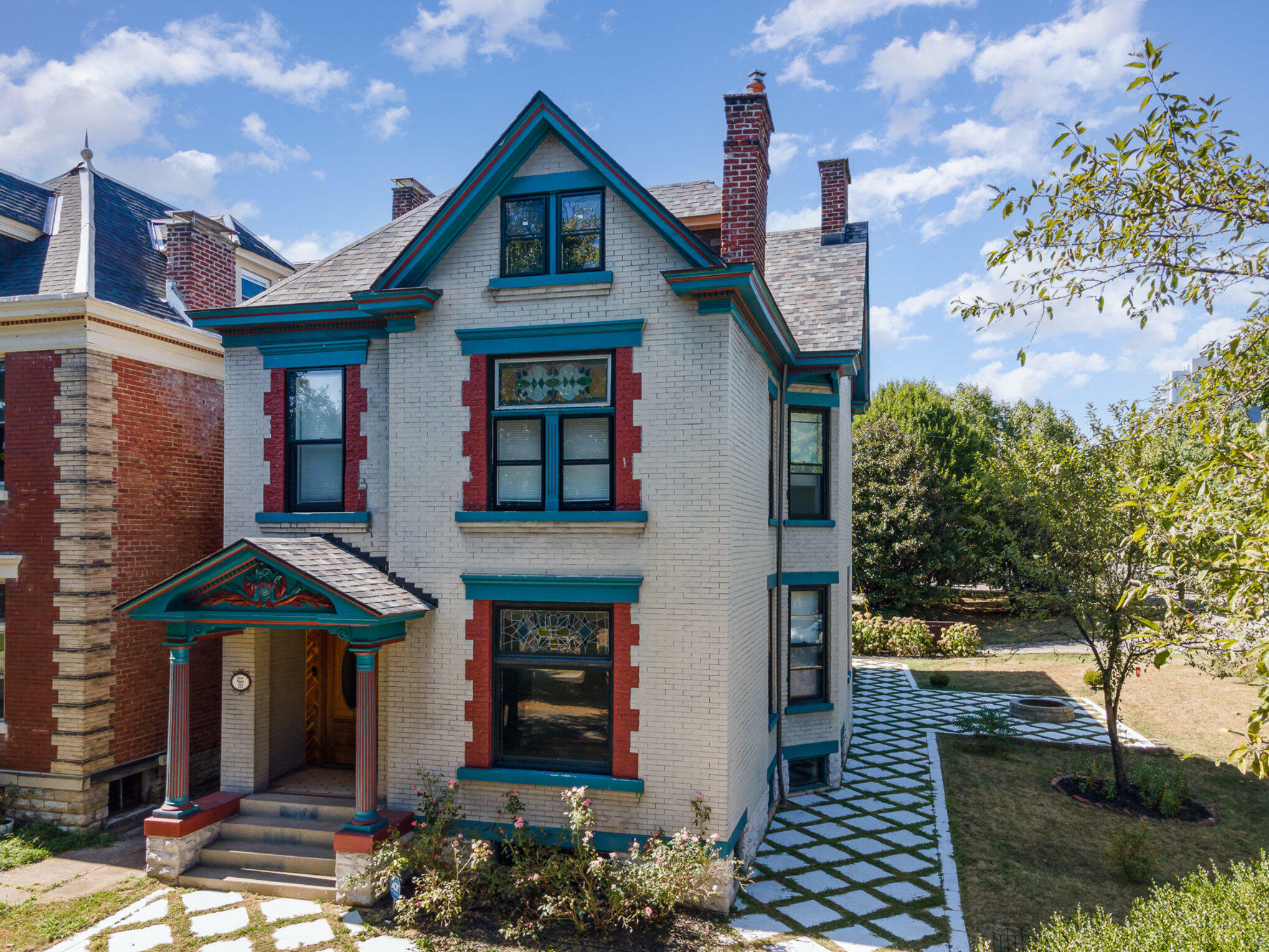 Property Photo: 561 E 4th Street KY 41071