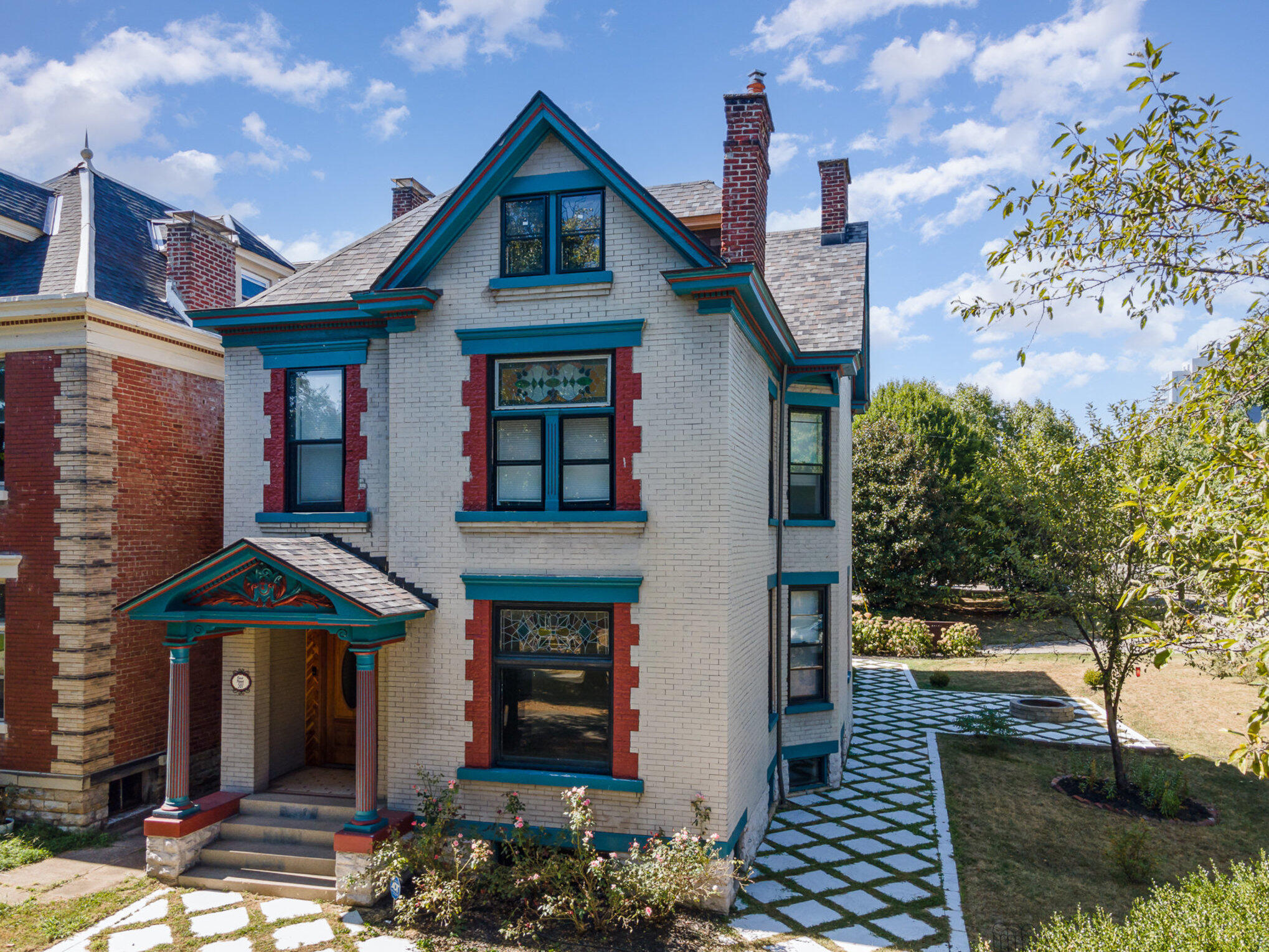 Property Photo: 561 E 4th Street KY 41071