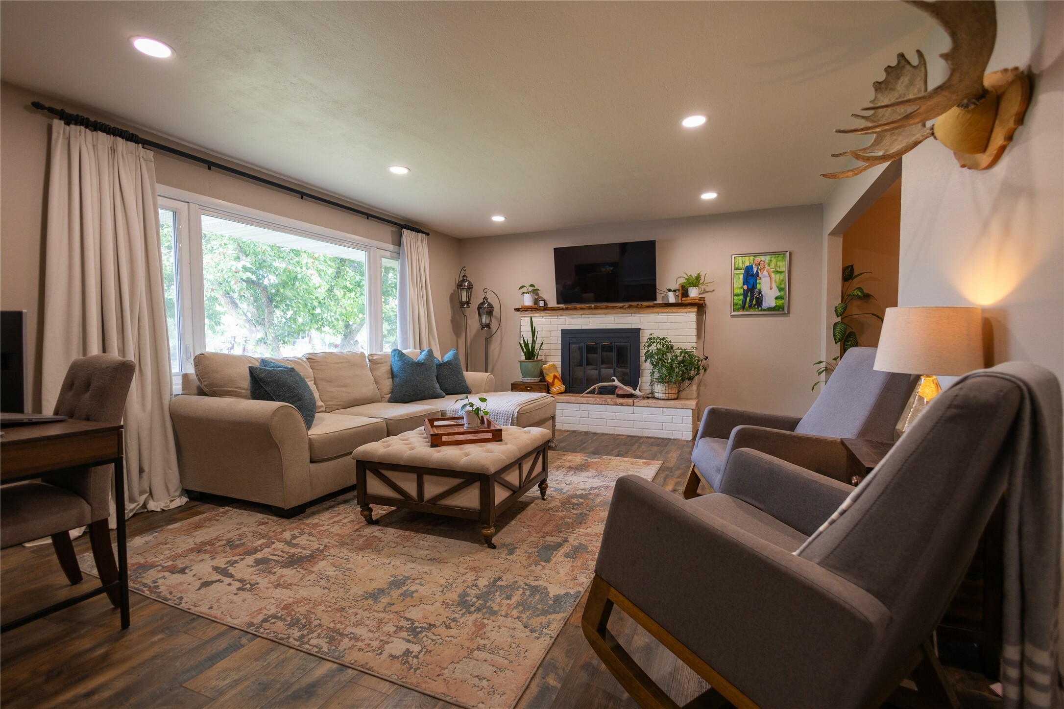 Property Photo: 1511 E Broadway Street MT 59601