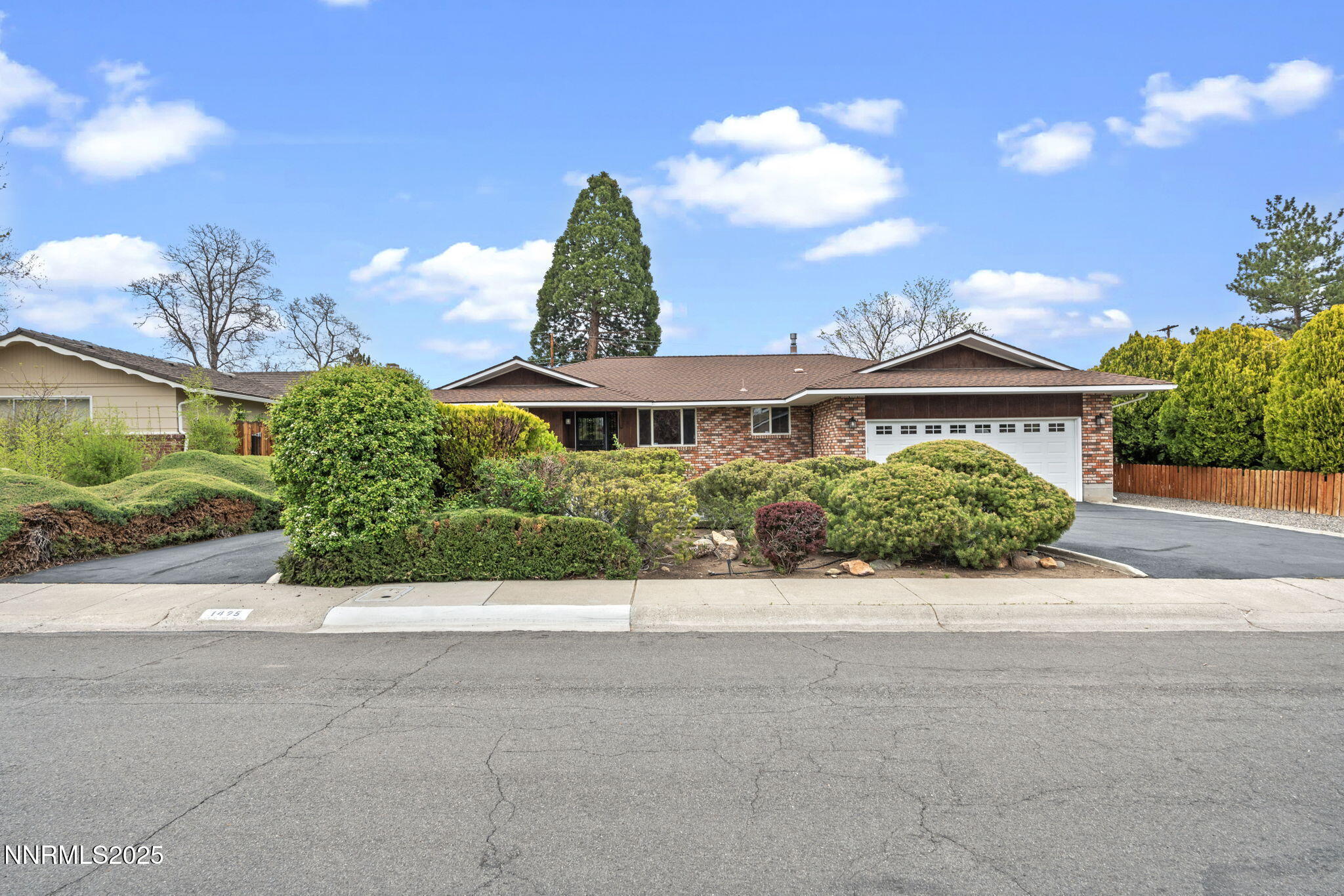 Property Photo: 1495 Lillian Way NV 89509
