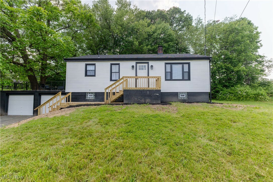 Property Photo: 490 Bedford Road SE OH 44403