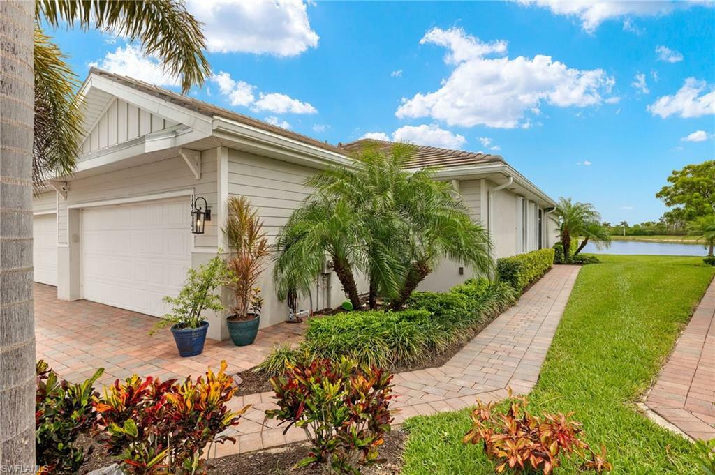 Property Photo: 14615 Edgewater Cir FL 34114