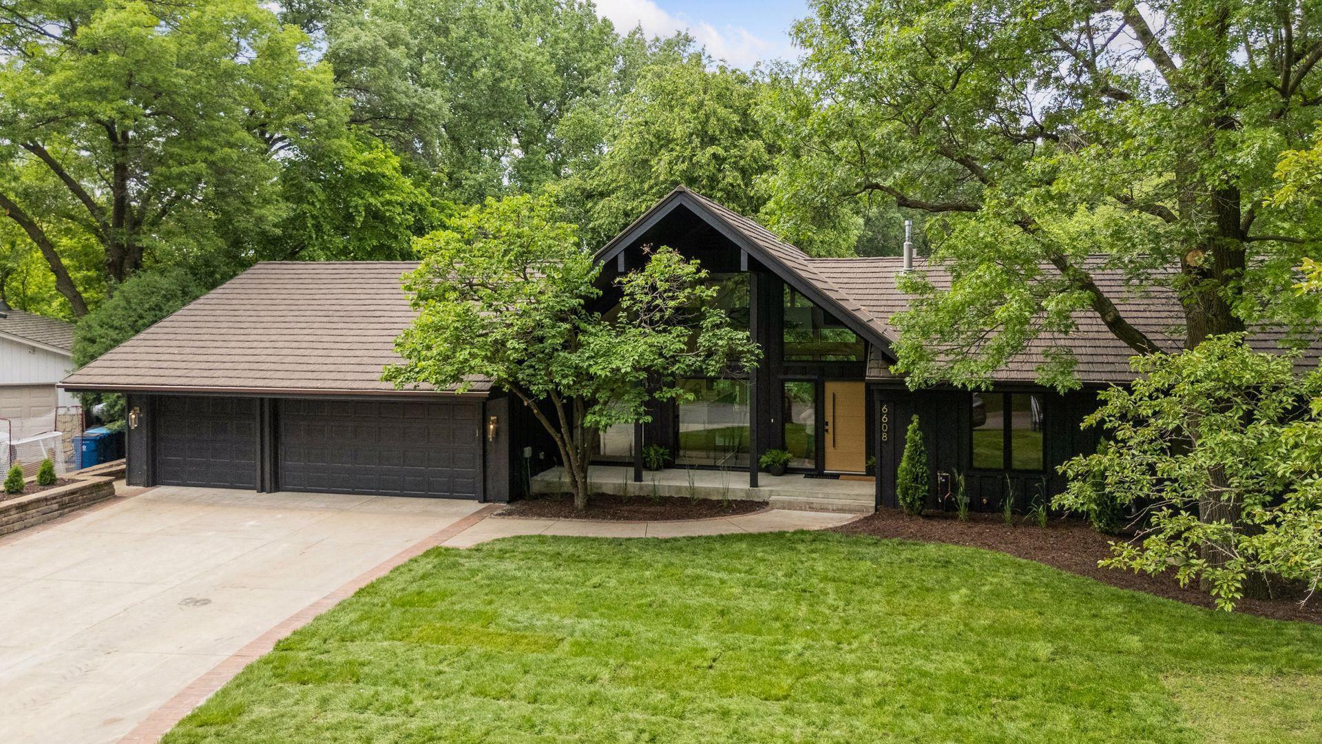 6608 Pawnee Road  Edina MN 55439 photo