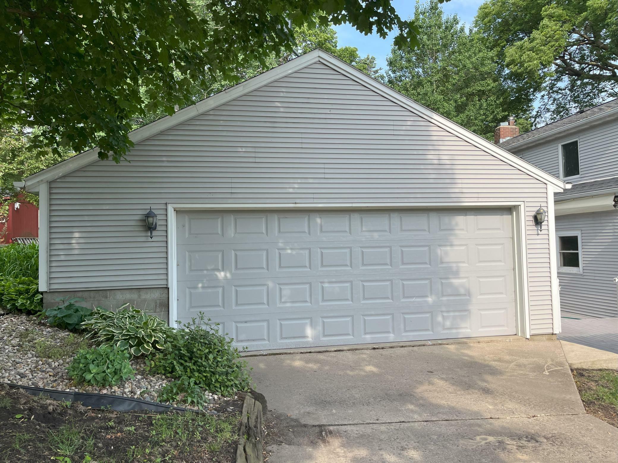 Property Photo:  311 Lake Park Boulevard  MN 56031 