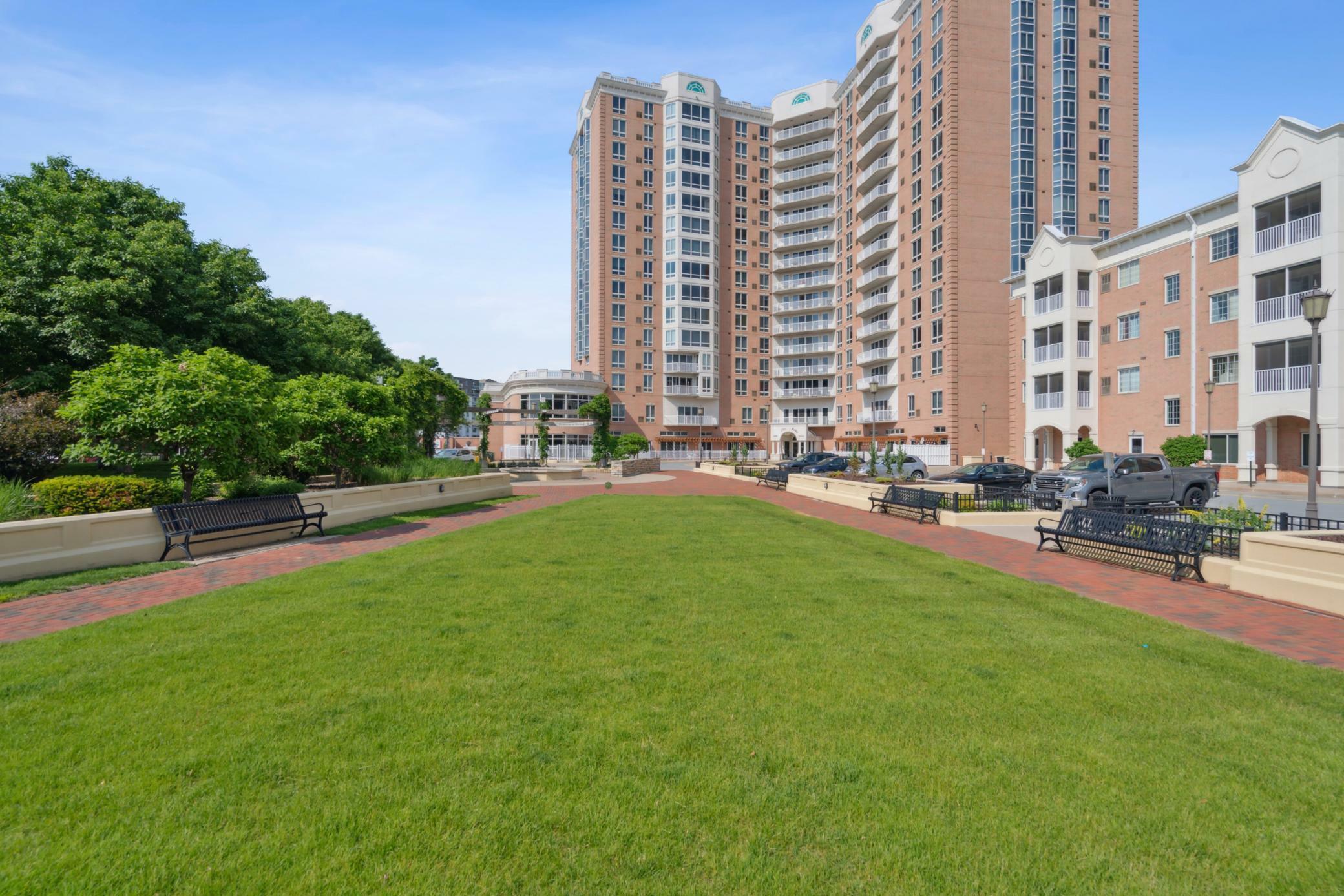 Property Photo: 6600 Lyndale Avenue S 1005 MN 55423