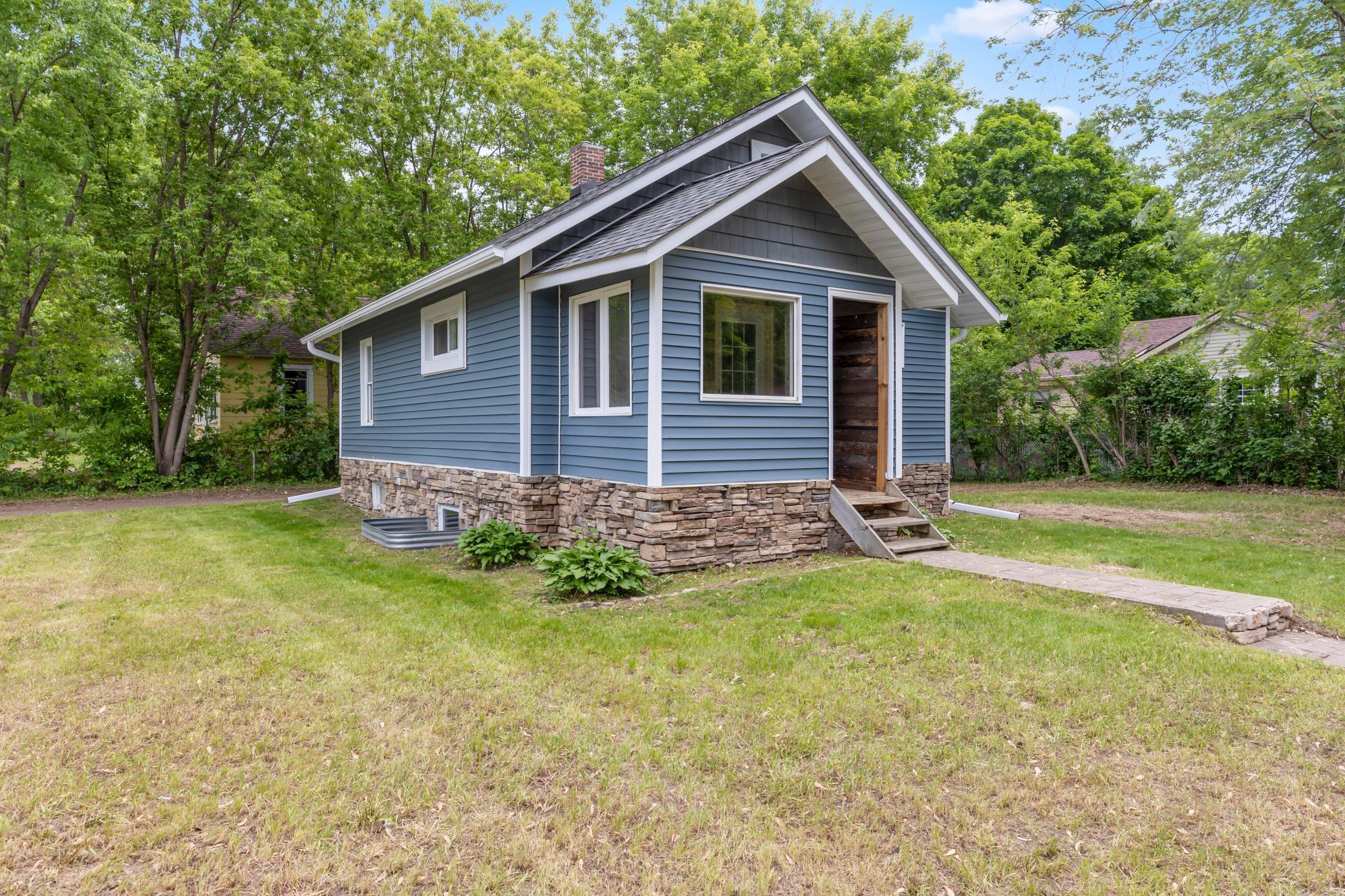 Property Photo:  501 Winona Avenue  MN 56455 