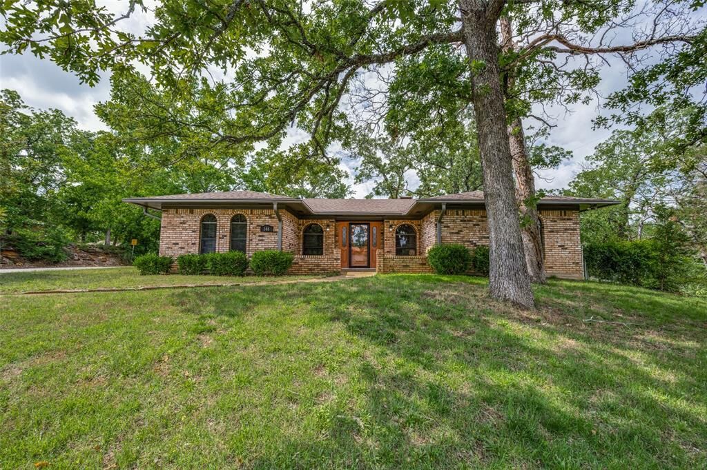 Property Photo: 146 Circle Drive TX 75021