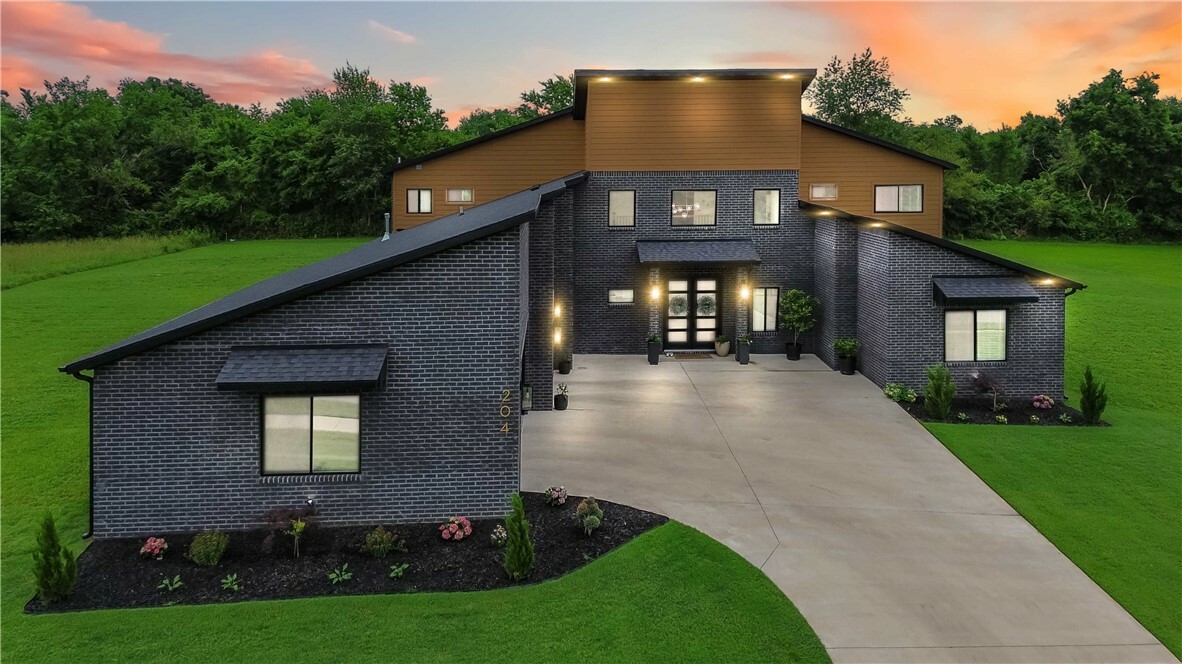 Property Photo: 204 NE Healing Springs Street AR 72713