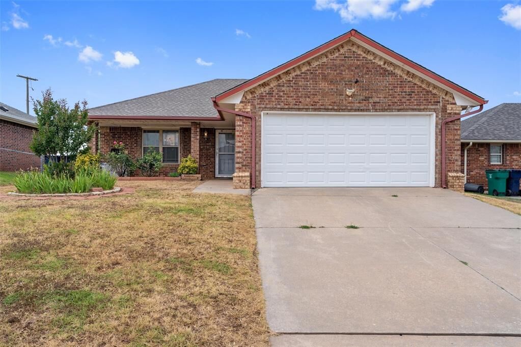 Property Photo: 933 NE 84th Street OK 73114