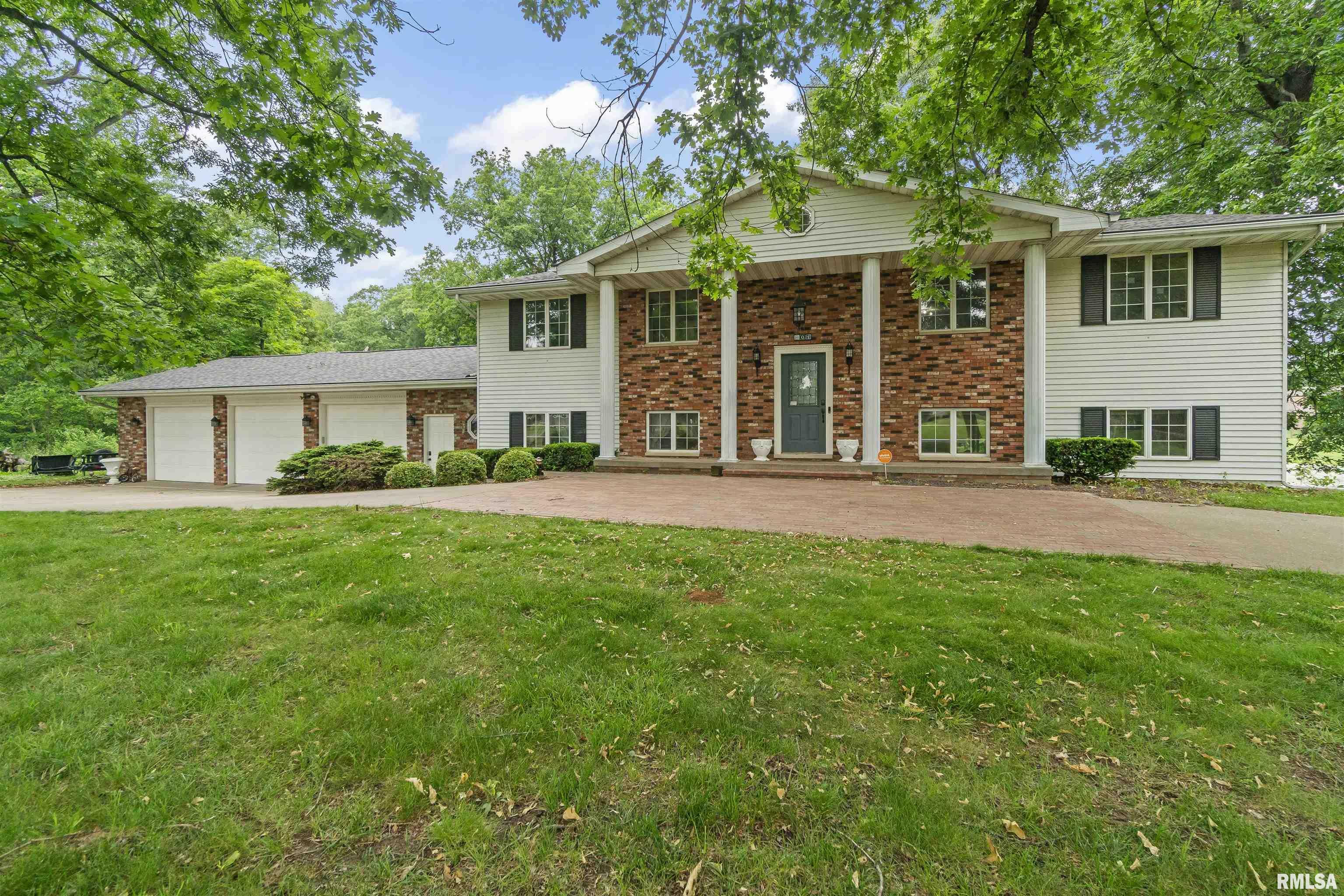 Property Photo: 201 E Lake Shore Drive IL 61526