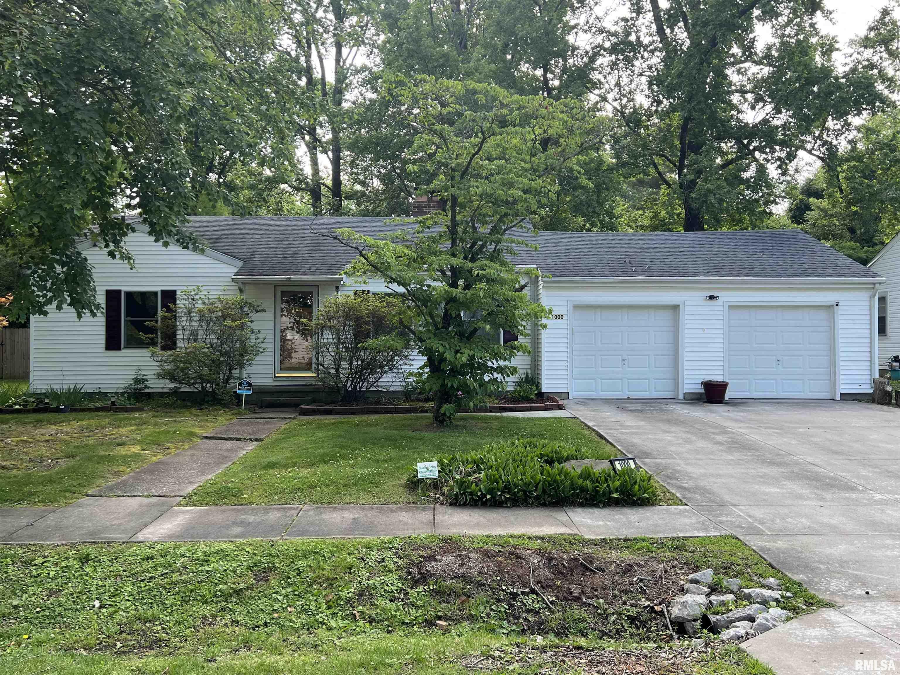 Property Photo: 1000 S Johnson Street IL 62901