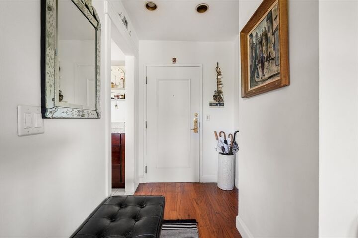 Property Photo:  416 Commonwealth Ave 504  MA 02215 