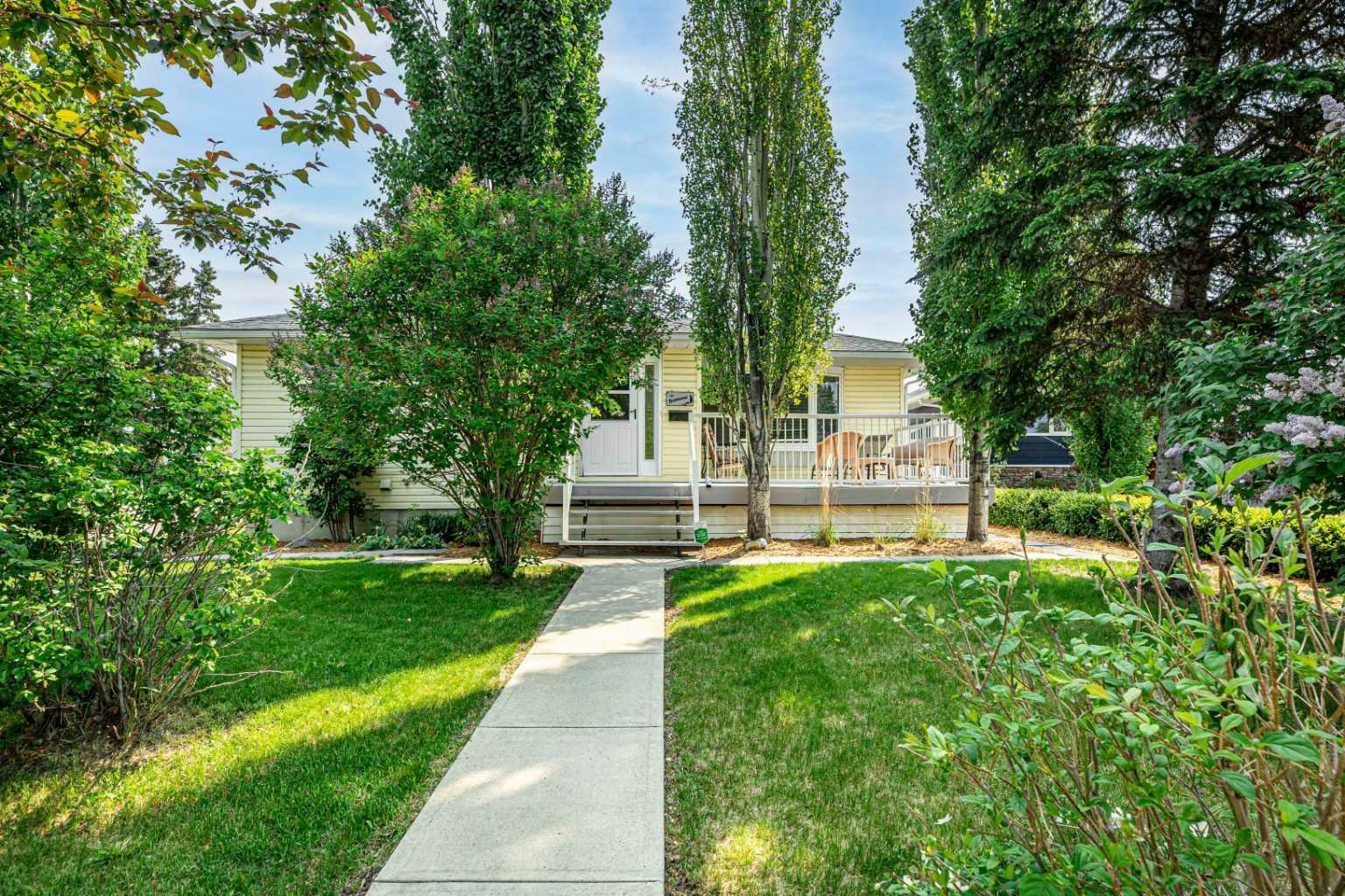 Property Photo: 4501 35 Street Crescent S AB T4N 0P6