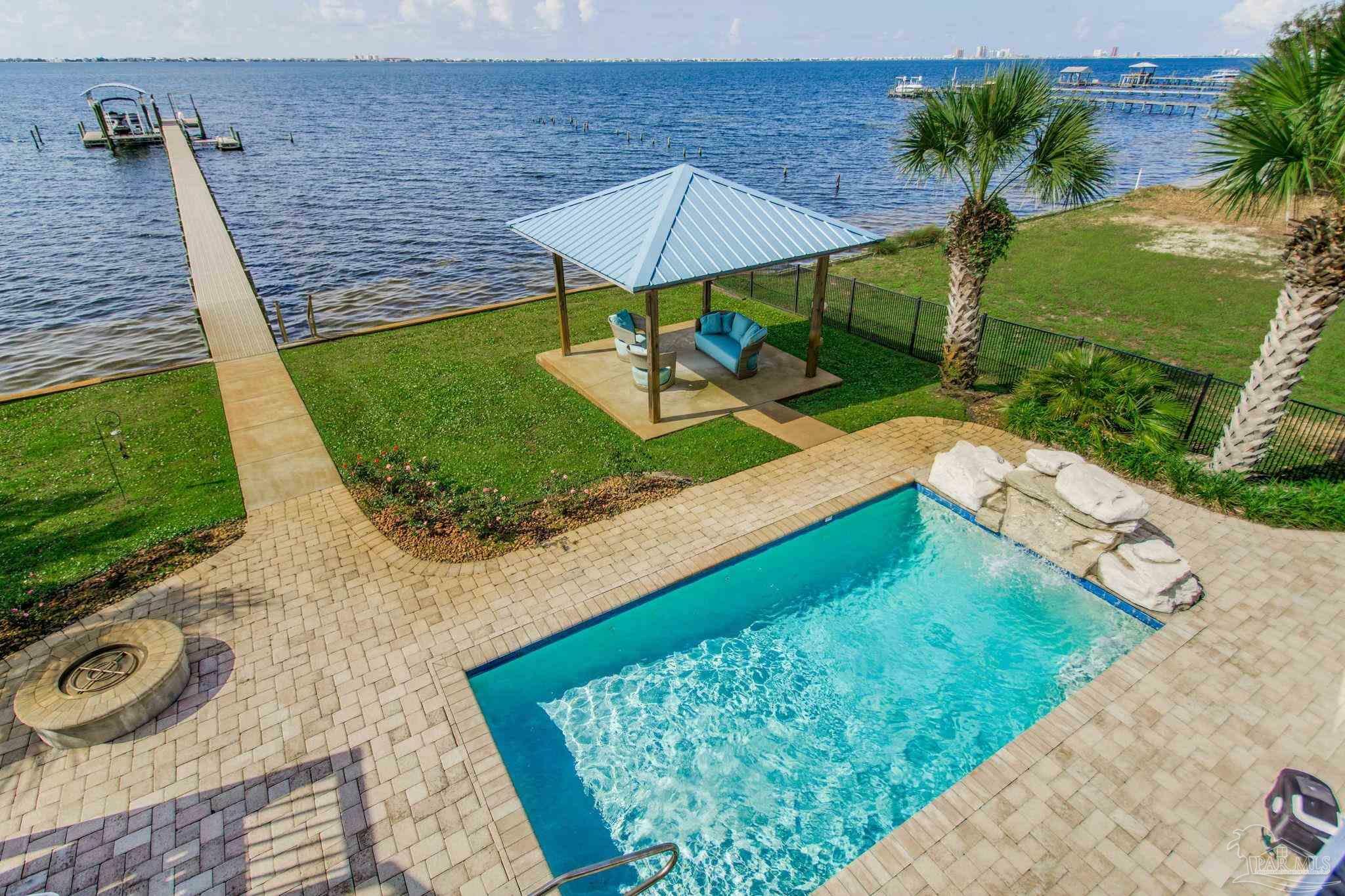 Property Photo: 2961 Bay St FL 32563