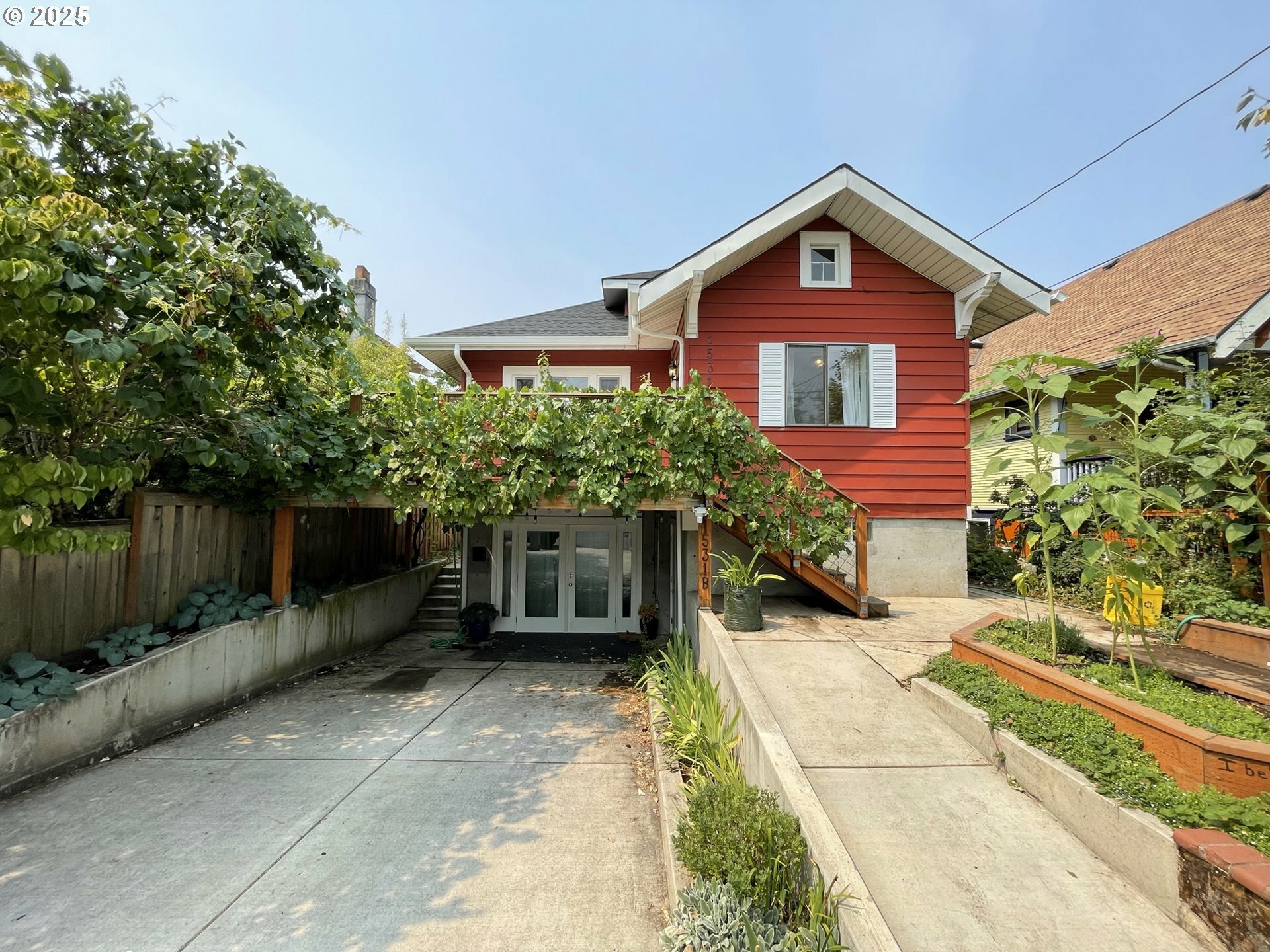 Property Photo:  1531 SE 48th Ave  OR 97215 