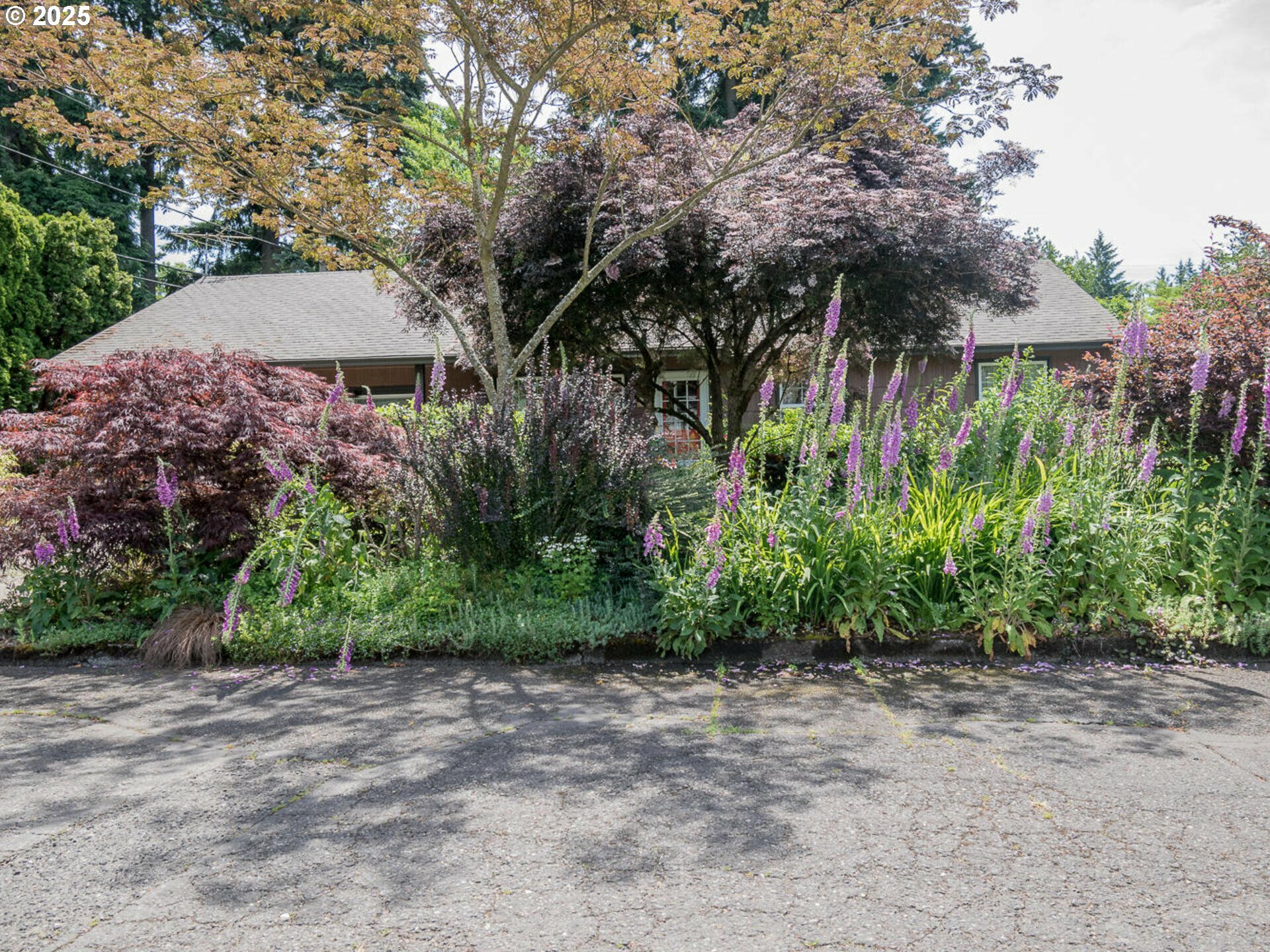 Property Photo: 17758 SE Washington St OR 97233